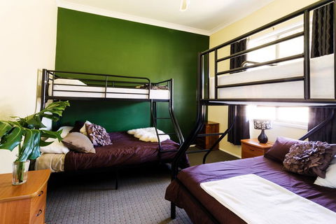 Coal D' Vine Cottage - Cessnock NSW - Australian Directory 2