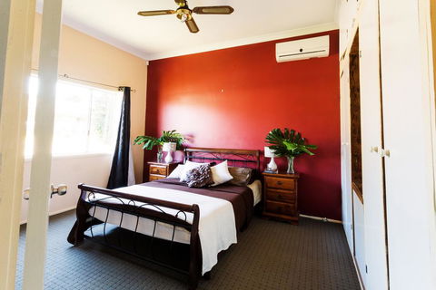 Coal D' Vine Cottage - Cessnock NSW - Australian Directory 1