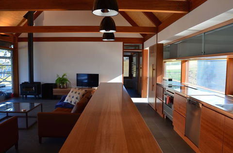 Coast House Tasmania - Australian Directory 1