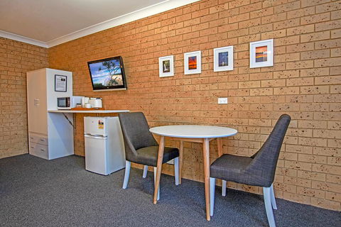 Coast Inn Motel - Australian Directory 1