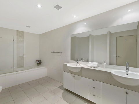 Coast Luxury Apartment Penthouse 23 - Australian Directory 2