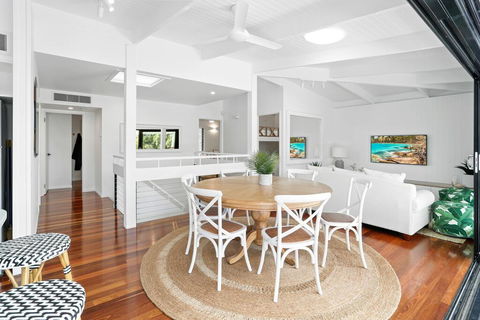 Coastal Luxe In Little Cove, Noosa Heads - Australian Directory 3