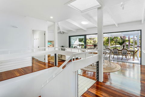 Coastal Luxe In Little Cove, Noosa Heads - Australian Directory 2