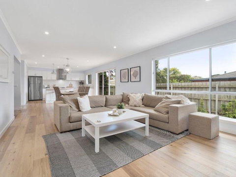 Coastal Luxury Retreat - Australian Directory 1
