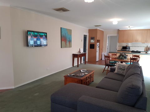 Cobram Cottage - Australian Directory 3