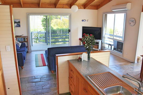 Cockatoo Cabin - Australian Directory 2