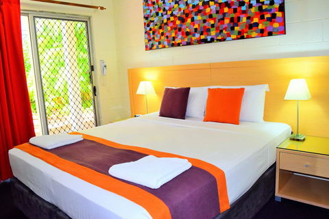 Coconut Grove Holiday Apartments - Australian Directory 2