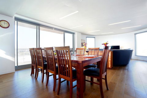 Collingwood Central Seven - Australian Directory 2