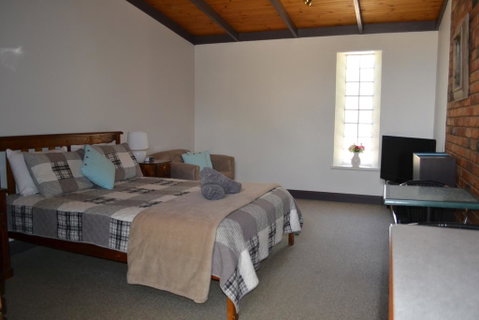Colonial Motel - Australian Directory 2