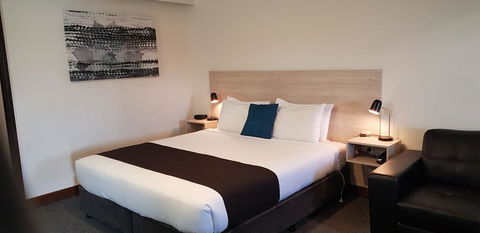 Comfort Hotel Olde Tudor - Australian Directory 1