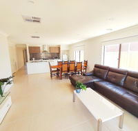 Comfortable 5BR House 6mins to Werribee Station.Great Ocean Road tourist stopover - Australian Directory