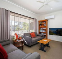 Comfortable Queen sized room near Tuggerah Lake - Australian Directory