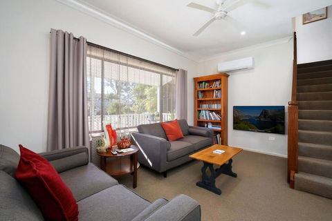 Comfortable Queen Sized Room Near Tuggerah Lake - Australian Directory 0