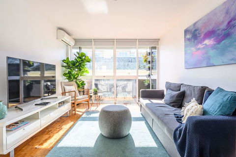 COMO A South Yarra Delight, Car Park And King Bed - Australian Directory 0