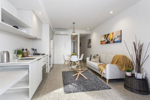 Complete Host SEE Apartments - Australian Directory 1
