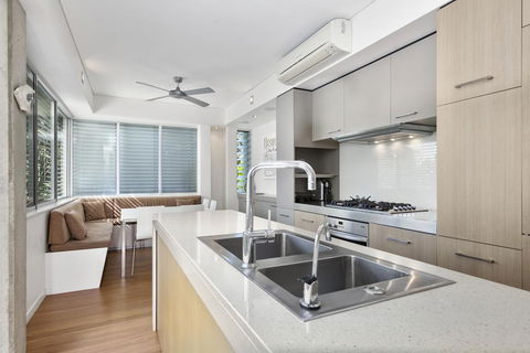 Contemporary & Central, Sunshine Beach - Australian Directory 2