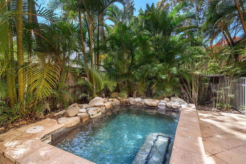 Contemporary & Luxurious, Little Cove - Australian Directory 3