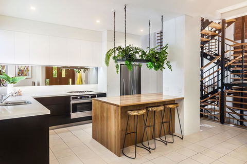 Contemporary & Luxurious, Little Cove - Australian Directory 1