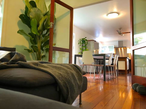 Cool Green Queenslander - Noosaville - Australian Directory 0
