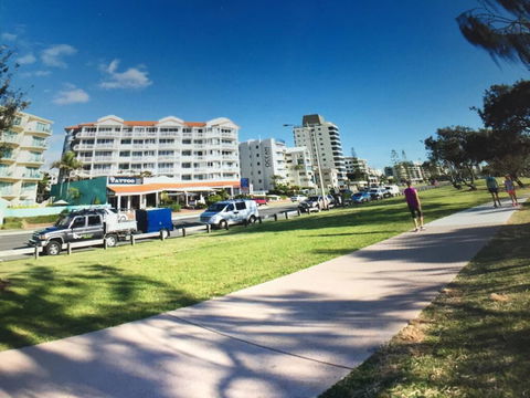 Coral Sea Views Beachfront Penthouse - Australian Directory 1