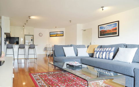 Cosy Apartment Near Racecourse - Australian Directory 2