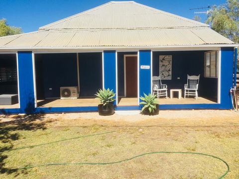 Cottage On Cork - Hatfield House - Australian Directory 1