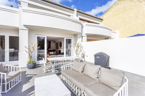 Cottesloe Aqua Retreat - Executive Escapes - Australian Directory 0