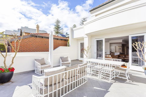 Cottesloe Aqua Retreat - Executive Escapes - Australian Directory 1
