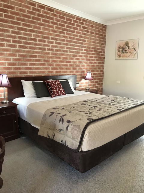 Country Gardens Motor Inn - Australian Directory 3