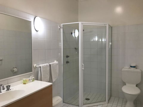 Country Gardens Motor Inn - Australian Directory 1