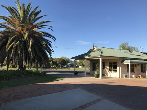 Country Gardens Motor Inn - Australian Directory 0