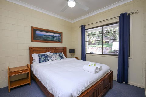 Country Lodge Motel - Australian Directory 1