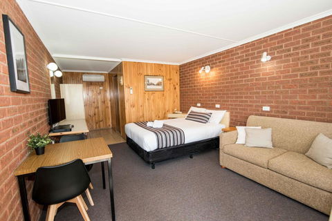 Country Mile Motor Inn - Australian Directory 2