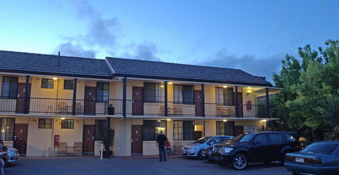 Country Plaza Motel - Australian Directory 1