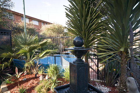 Country Plaza Motel - Australian Directory 2