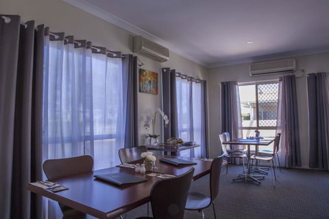Country Roads Motor Inn - Australian Directory 2