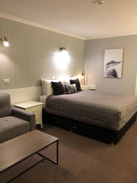 Country Roads Motor Inn - Australian Directory 2