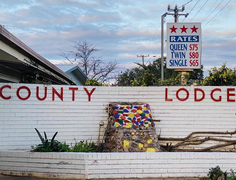County Lodge Motor Inn - Australian Directory 1