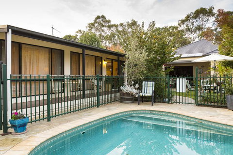 Courtsidecottage Bed And Breakfast - Australian Directory 0