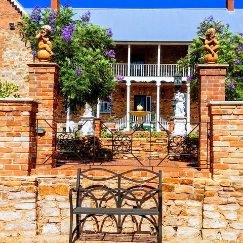 Courtyard Faversham House - Australian Directory 3