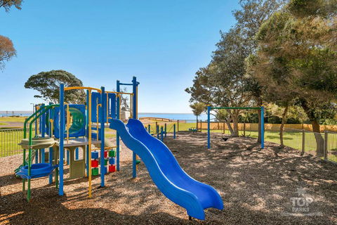 Cowes Foreshore Tourist Park - Australian Directory 1