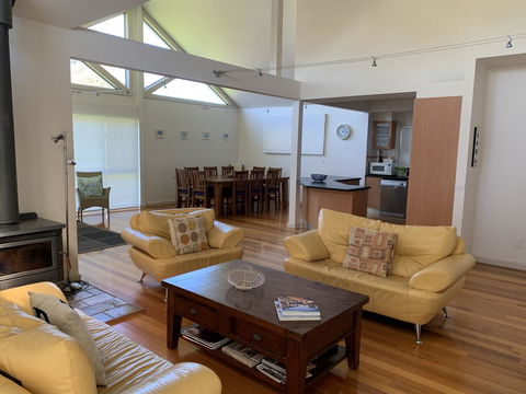 Cowes On Hotham - Australian Directory 1