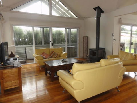 Cowes On Hotham - Australian Directory 3