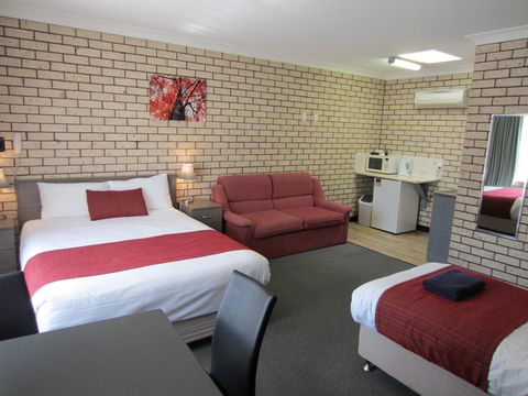Cowra Crest Motel - Australian Directory 2