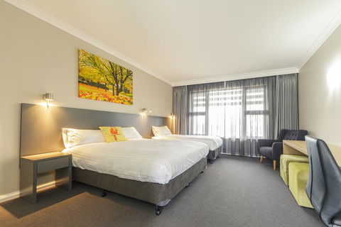 Cowra Services Club Motel - Australian Directory 2