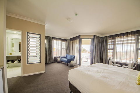 Cowra Services Club Motel - Australian Directory 3