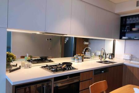 Cozy & Convenient 1Bdr Aparment + FREE Parking - Australian Directory 1