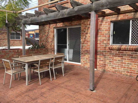 Cozy 3BR Townhouse In Liverpool CBD With Parking - Australian Directory 1