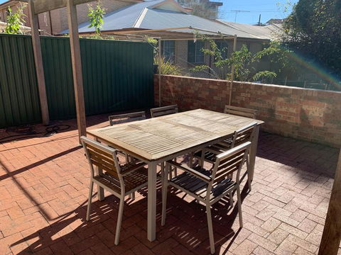 Cozy 3BR Townhouse In Liverpool CBD With Parking - Australian Directory 2