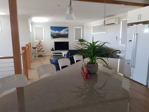 Cozzys Condo Luxury Beach House - Australian Directory 0
